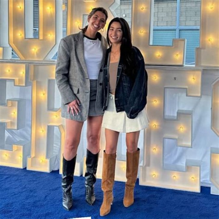 
Chris Taylor is not Married to a Wife. Dating Girlfriend: Mary Keller : Chris Taylor’s Past Relationships 