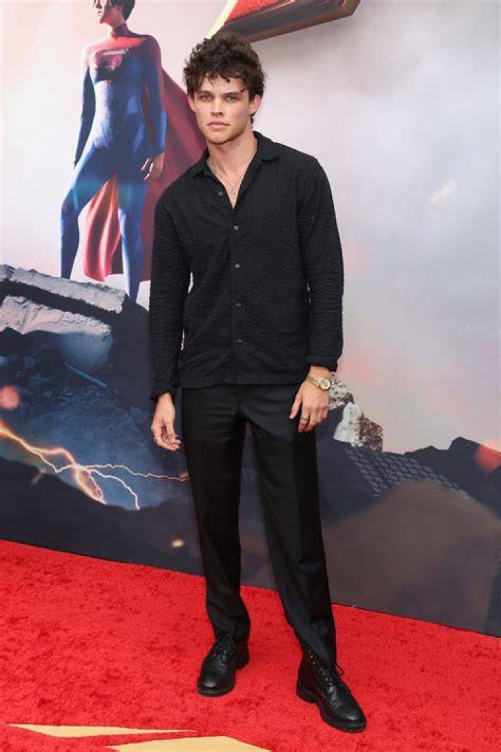 Curran Walters Height, Weight, Net Worth, Age, Birthday, Wikipedia, Who, Nationality, Biography