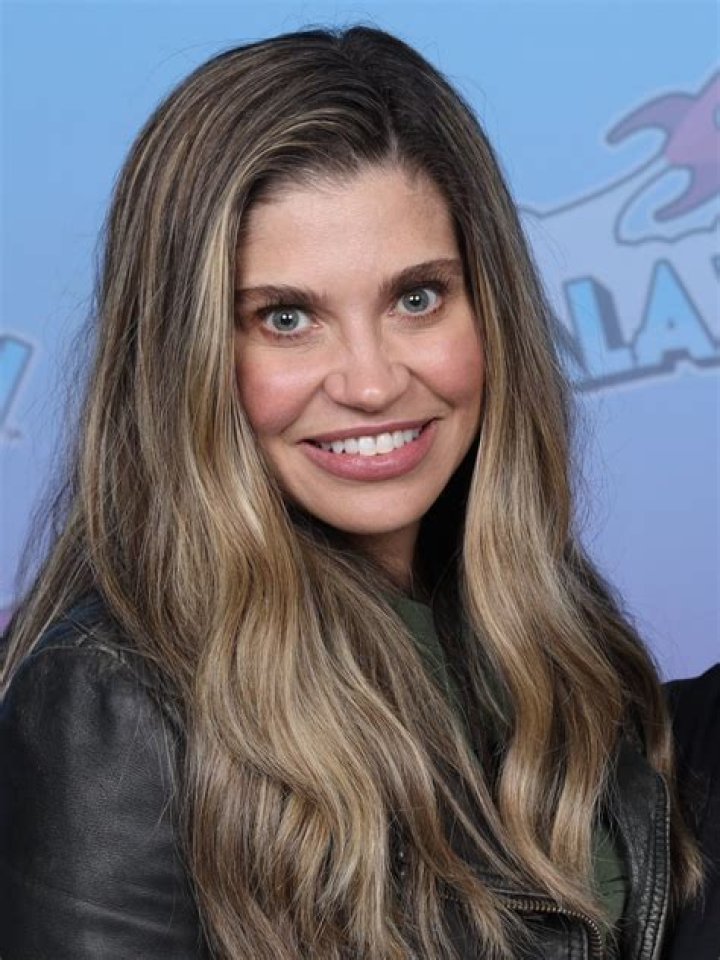 Danielle Fishel Height, Weight, Net Worth, Age, Birthday, Wikipedia, Who, Instagram, Biography