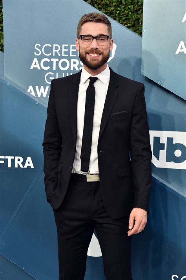 Dustin Milligan Height, Weight, Net Worth, Age, Birthday, Wikipedia, Who, Nationality, Biography