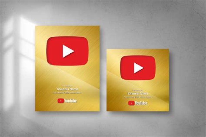 
Ejimozy Ggets Gold YouTube Plaque for 1 Million Subscribers 