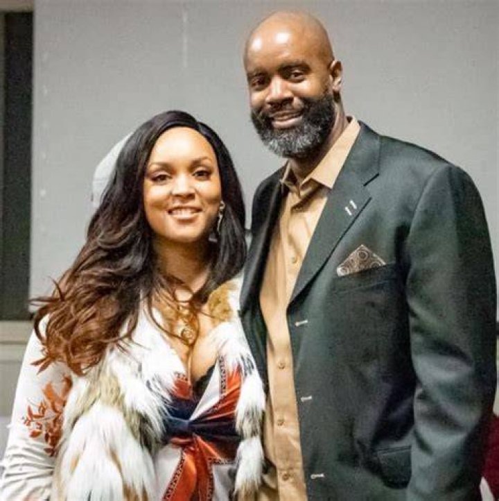 Elgin And Edith Bates Age Gap – Emoni Bates Parents Instagram Name