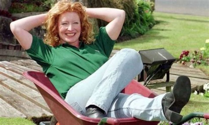 
Is Charlie Dimmock Leaving Garden Rescue? Fans Wonder Is Her Appearance Has Anything To Do With Her Health Condition 