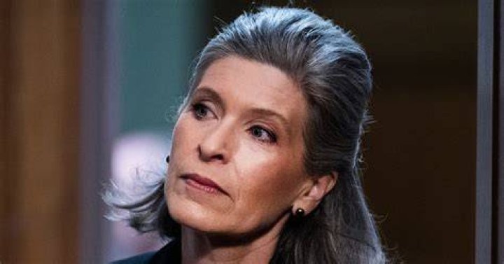 Joni Ernst Wiki, Bio, Age, Height, Husband, Net Worth 2019