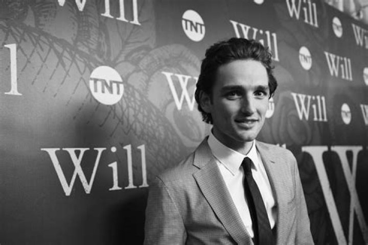 Laurie Davidson Height, Weight, Net Worth, Age, Birthday, Wikipedia, Who, Instagram, Biography
