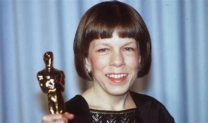 Linda Hunt’s Net Worth, Biography, Career, Awards, Fact and Life Story