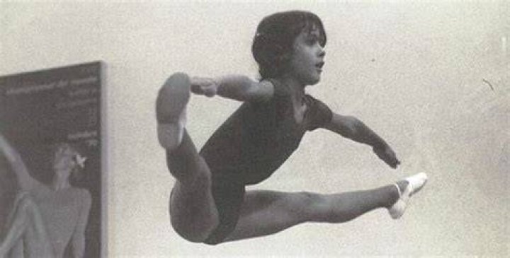 
Salma Hayek Demonstrates Gymnastic Skills By Flipping On The Trampoline 