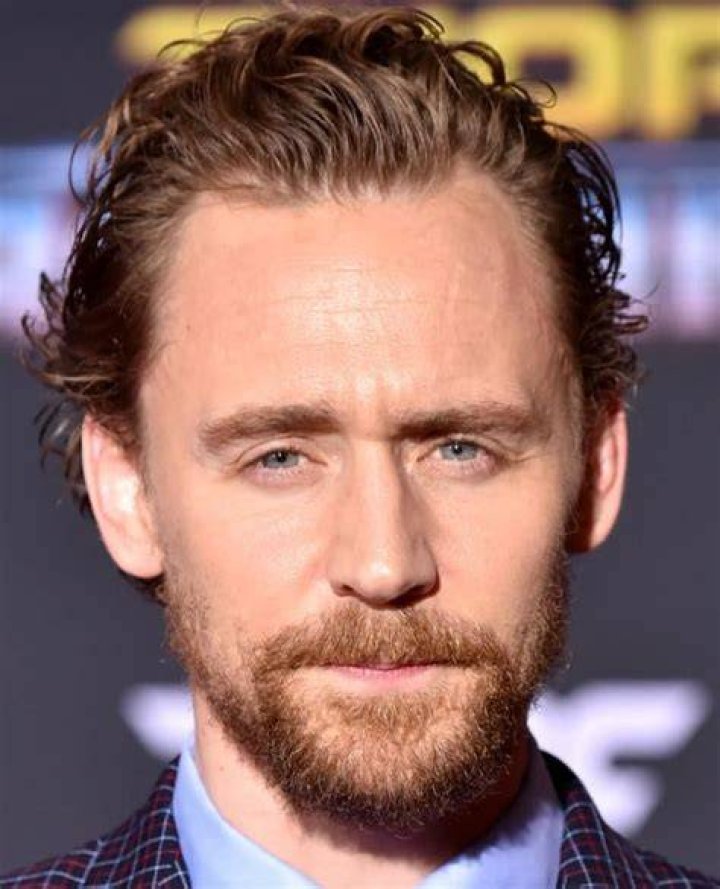 Tom Hiddleston Age, Birthday, Wikipedia, Who, Nationality, Biography