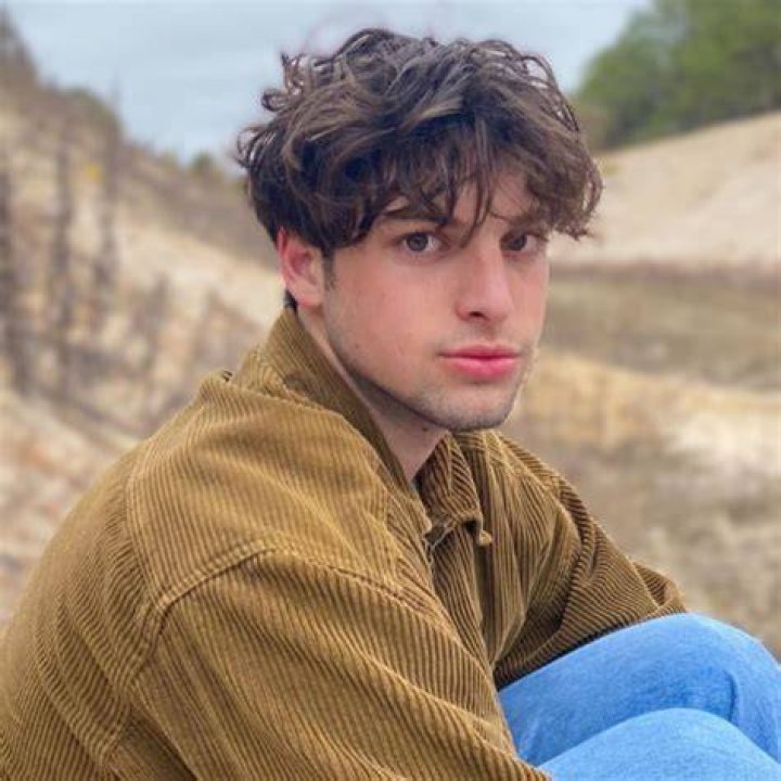 Troy Juliano Zarba Age? How old is Troy Zarba aka Zarbruh (TikTok) Height