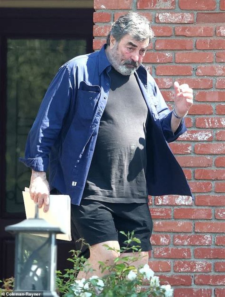 
What Disease Does Tom Selleck Have – Is He Still Alive Or Passed Away? 