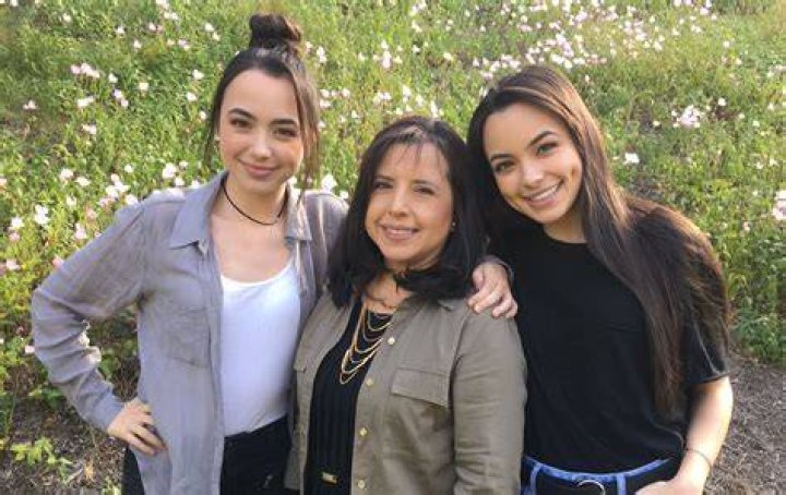 Who Are The Merrell Twins, Their Age, Mom, Ethnicity, Boyfriend