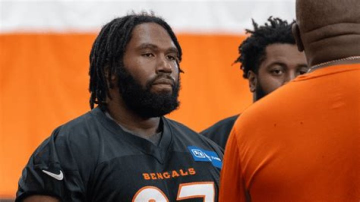 Who Is Jowon Briggs? Meet The Cincinnati Bearcats Defensive Lineman On Instagram