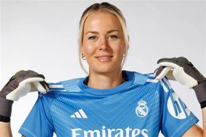 Who Is Merle Frohms Partner? A Look Into Dating History Of German Goalkeeper