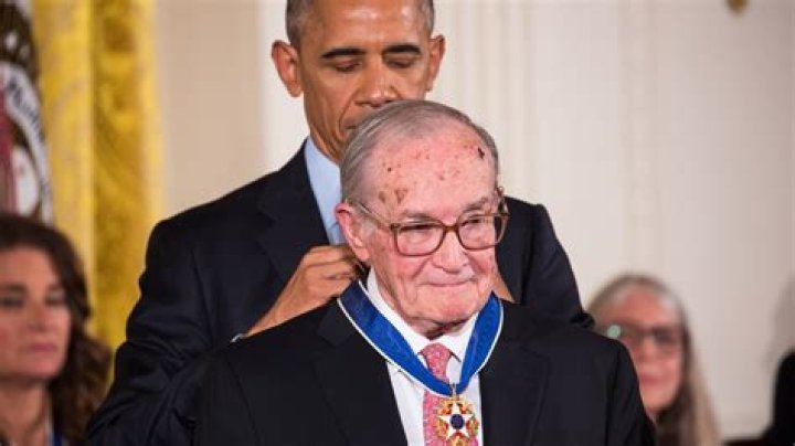 
Who was Newton N. Minow? Ex-FCC chief dies at 97 